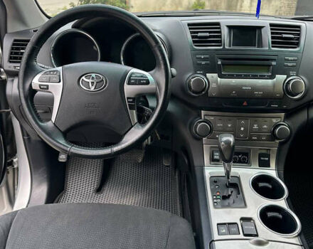 Сірий Тойота Хайлендер, об'ємом двигуна 3.46 л та пробігом 171 тис. км за 15300 $, фото 12 на Automoto.ua