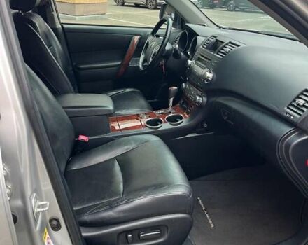 Сірий Тойота Хайлендер, об'ємом двигуна 3.46 л та пробігом 235 тис. км за 18999 $, фото 6 на Automoto.ua