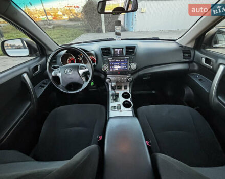 Серый Тойота Хайлендер, объемом двигателя 3.5 л и пробегом 244 тыс. км за 14000 $, фото 21 на Automoto.ua