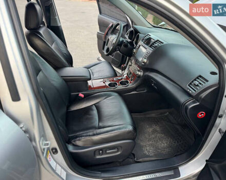 Серый Тойота Хайлендер, объемом двигателя 3.46 л и пробегом 206 тыс. км за 13800 $, фото 36 на Automoto.ua