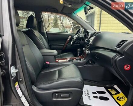 Сірий Тойота Хайлендер, об'ємом двигуна 3.46 л та пробігом 247 тис. км за 17900 $, фото 21 на Automoto.ua