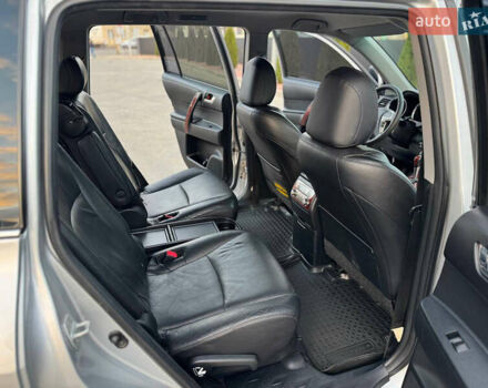 Серый Тойота Хайлендер, объемом двигателя 3.46 л и пробегом 206 тыс. км за 13800 $, фото 52 на Automoto.ua