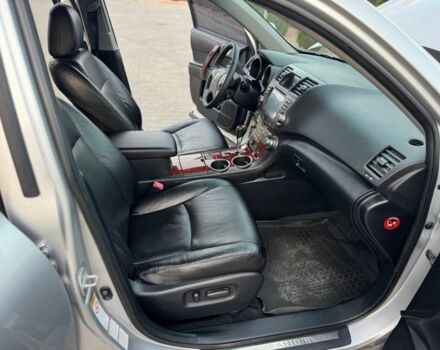 Серый Тойота Хайлендер, объемом двигателя 3.5 л и пробегом 206 тыс. км за 13800 $, фото 17 на Automoto.ua