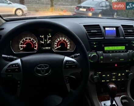 Серый Тойота Хайлендер, объемом двигателя 3.46 л и пробегом 205 тыс. км за 12700 $, фото 14 на Automoto.ua