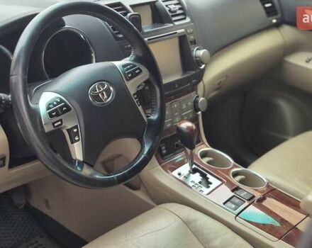 Серый Тойота Хайлендер, объемом двигателя 3.46 л и пробегом 200 тыс. км за 13700 $, фото 11 на Automoto.ua