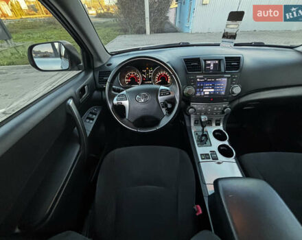 Серый Тойота Хайлендер, объемом двигателя 3.5 л и пробегом 244 тыс. км за 14000 $, фото 22 на Automoto.ua