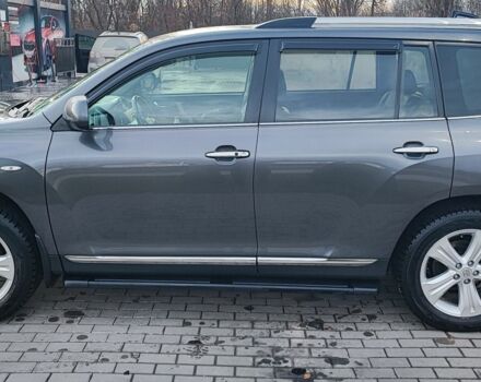 Сірий Тойота Хайлендер, об'ємом двигуна 2.2 л та пробігом 275 тис. км за 18300 $, фото 3 на Automoto.ua