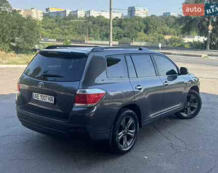 Сірий Тойота Хайлендер, об'ємом двигуна 3.46 л та пробігом 219 тис. км за 15500 $, фото 3 на Automoto.ua
