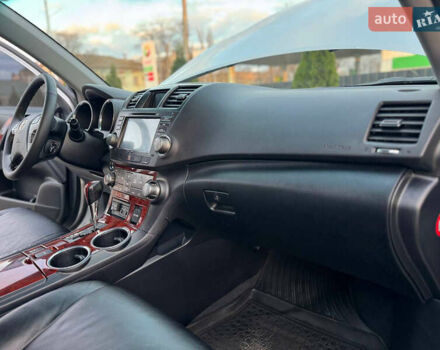 Серый Тойота Хайлендер, объемом двигателя 3.46 л и пробегом 206 тыс. км за 13800 $, фото 39 на Automoto.ua