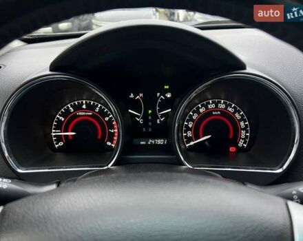 Сірий Тойота Хайлендер, об'ємом двигуна 3.46 л та пробігом 247 тис. км за 17900 $, фото 17 на Automoto.ua