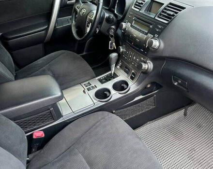 Сірий Тойота Хайлендер, об'ємом двигуна 3.46 л та пробігом 170 тис. км за 14800 $, фото 13 на Automoto.ua