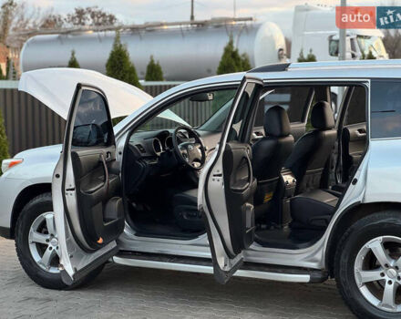 Серый Тойота Хайлендер, объемом двигателя 3.46 л и пробегом 206 тыс. км за 13800 $, фото 24 на Automoto.ua