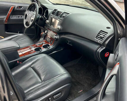 Серый Тойота Хайлендер, объемом двигателя 3.46 л и пробегом 146 тыс. км за 18500 $, фото 11 на Automoto.ua