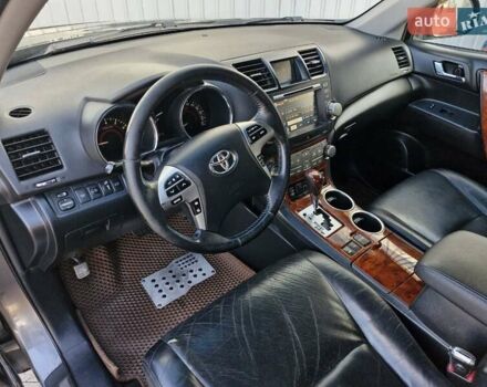 Серый Тойота Хайлендер, объемом двигателя 3.5 л и пробегом 272 тыс. км за 16999 $, фото 18 на Automoto.ua