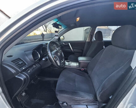 Серый Тойота Хайлендер, объемом двигателя 3.5 л и пробегом 244 тыс. км за 14000 $, фото 19 на Automoto.ua