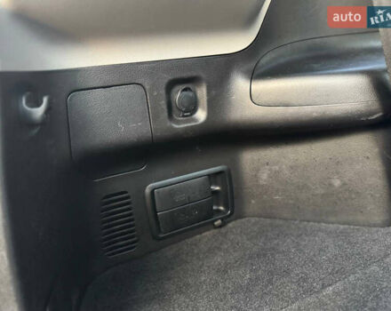 Серый Тойота Хайлендер, объемом двигателя 3.46 л и пробегом 206 тыс. км за 13800 $, фото 43 на Automoto.ua