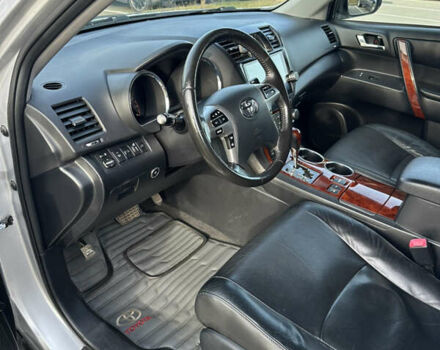 Серый Тойота Хайлендер, объемом двигателя 3.46 л и пробегом 290 тыс. км за 14999 $, фото 65 на Automoto.ua