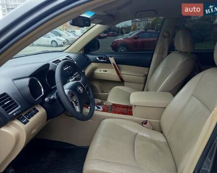 Сірий Тойота Хайлендер, об'ємом двигуна 3.46 л та пробігом 202 тис. км за 13000 $, фото 17 на Automoto.ua