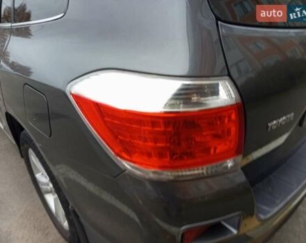 Сірий Тойота Хайлендер, об'ємом двигуна 3.46 л та пробігом 202 тис. км за 13000 $, фото 1 на Automoto.ua