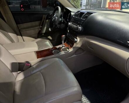 Серый Тойота Хайлендер, объемом двигателя 3.46 л и пробегом 205 тыс. км за 12700 $, фото 24 на Automoto.ua