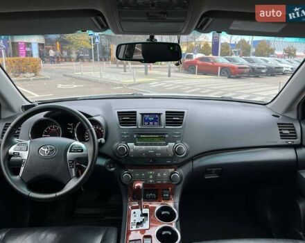 Серый Тойота Хайлендер, объемом двигателя 3.46 л и пробегом 235 тыс. км за 18490 $, фото 23 на Automoto.ua