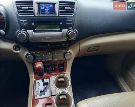 Сірий Тойота Хайлендер, об'ємом двигуна 3.46 л та пробігом 202 тис. км за 13000 $, фото 14 на Automoto.ua