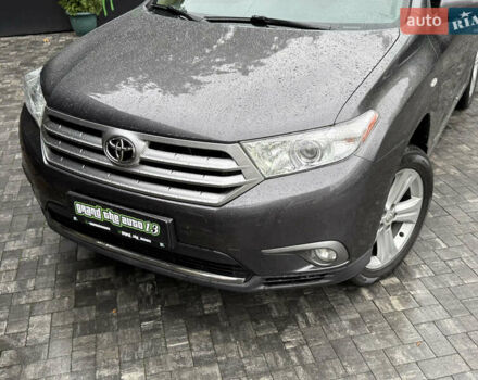 Серый Тойота Хайлендер, объемом двигателя 3.5 л и пробегом 240 тыс. км за 15800 $, фото 4 на Automoto.ua