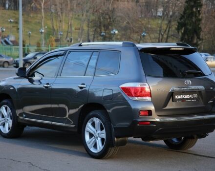 Серый Тойота Хайлендер, объемом двигателя 3.5 л и пробегом 134 тыс. км за 18900 $, фото 3 на Automoto.ua