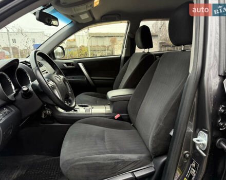 Серый Тойота Хайлендер, объемом двигателя 0 л и пробегом 124 тыс. км за 16900 $, фото 8 на Automoto.ua