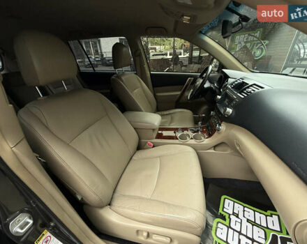 Серый Тойота Хайлендер, объемом двигателя 3.5 л и пробегом 240 тыс. км за 15800 $, фото 31 на Automoto.ua