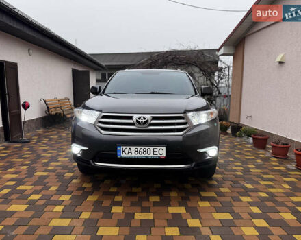Серый Тойота Хайлендер, объемом двигателя 3.5 л и пробегом 180 тыс. км за 20500 $, фото 2 на Automoto.ua