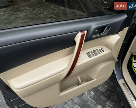 Серый Тойота Хайлендер, объемом двигателя 3.5 л и пробегом 240 тыс. км за 15800 $, фото 25 на Automoto.ua