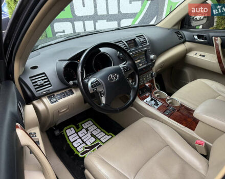 Серый Тойота Хайлендер, объемом двигателя 3.5 л и пробегом 240 тыс. км за 15800 $, фото 23 на Automoto.ua
