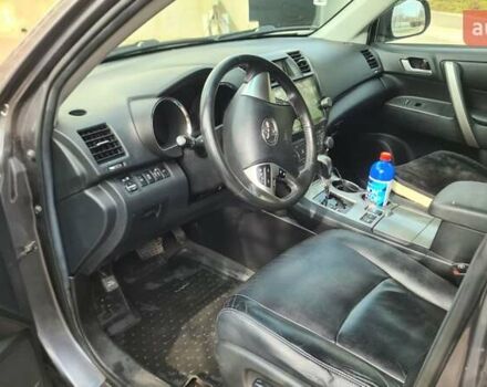 Сірий Тойота Хайлендер, об'ємом двигуна 3.46 л та пробігом 230 тис. км за 16600 $, фото 4 на Automoto.ua