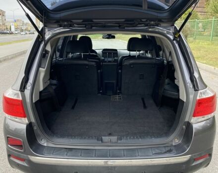 Серый Тойота Хайлендер, объемом двигателя 3.5 л и пробегом 284 тыс. км за 14900 $, фото 9 на Automoto.ua