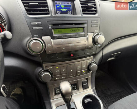 Серый Тойота Хайлендер, объемом двигателя 0 л и пробегом 124 тыс. км за 16900 $, фото 15 на Automoto.ua