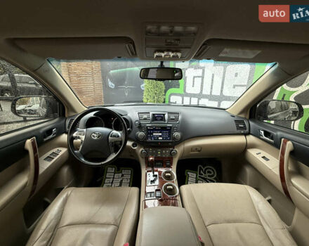 Серый Тойота Хайлендер, объемом двигателя 3.5 л и пробегом 240 тыс. км за 15800 $, фото 9 на Automoto.ua