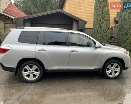 Серый Тойота Хайлендер, объемом двигателя 3.46 л и пробегом 282 тыс. км за 16000 $, фото 2 на Automoto.ua