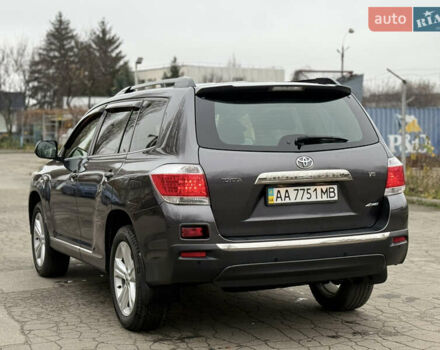 Серый Тойота Хайлендер, объемом двигателя 0 л и пробегом 124 тыс. км за 16900 $, фото 2 на Automoto.ua