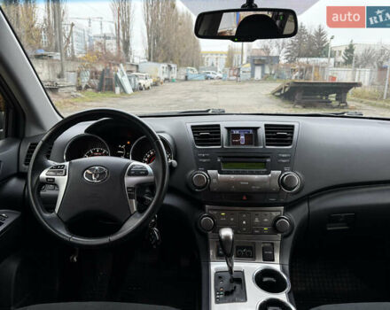 Серый Тойота Хайлендер, объемом двигателя 0 л и пробегом 124 тыс. км за 16900 $, фото 17 на Automoto.ua