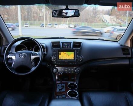 Сірий Тойота Хайлендер, об'ємом двигуна 3.5 л та пробігом 134 тис. км за 18900 $, фото 11 на Automoto.ua