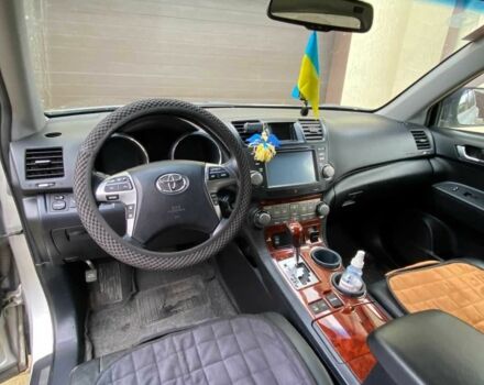 Серый Тойота Хайлендер, объемом двигателя 0 л и пробегом 158 тыс. км за 15200 $, фото 2 на Automoto.ua