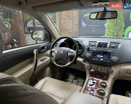 Серый Тойота Хайлендер, объемом двигателя 3.5 л и пробегом 240 тыс. км за 15800 $, фото 14 на Automoto.ua