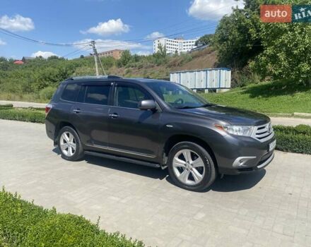Сірий Тойота Хайлендер, об'ємом двигуна 3.46 л та пробігом 210 тис. км за 17900 $, фото 3 на Automoto.ua