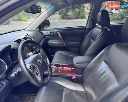 Серый Тойота Хайлендер, объемом двигателя 3.46 л и пробегом 209 тыс. км за 17900 $, фото 5 на Automoto.ua