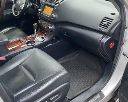 Серый Тойота Хайлендер, объемом двигателя 3.46 л и пробегом 282 тыс. км за 16000 $, фото 5 на Automoto.ua