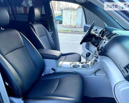 Серый Тойота Хайлендер, объемом двигателя 3.5 л и пробегом 175 тыс. км за 16999 $, фото 5 на Automoto.ua