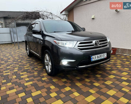 Серый Тойота Хайлендер, объемом двигателя 3.5 л и пробегом 180 тыс. км за 20500 $, фото 1 на Automoto.ua