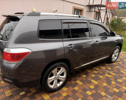 Серый Тойота Хайлендер, объемом двигателя 3.5 л и пробегом 180 тыс. км за 20500 $, фото 7 на Automoto.ua