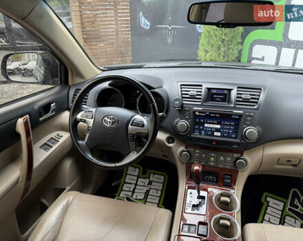 Серый Тойота Хайлендер, объемом двигателя 3.5 л и пробегом 240 тыс. км за 15800 $, фото 10 на Automoto.ua